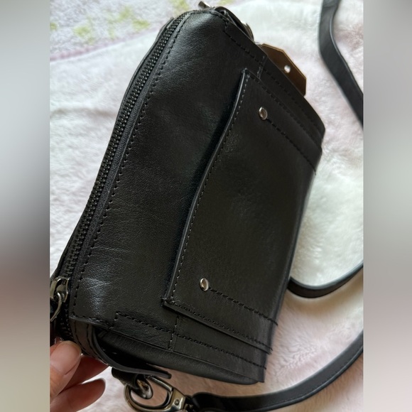 Genicci Black Leather Crossbody Bag - Picture 2 of 8